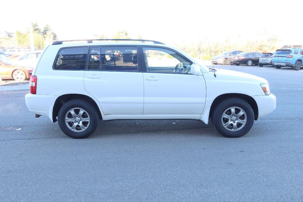 used 2005 Toyota Highlander car, priced at $7,888
