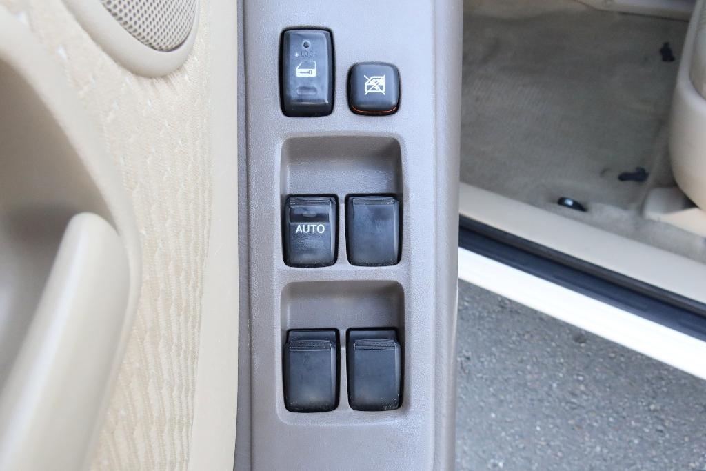 used 2005 Toyota Highlander car, priced at $7,888