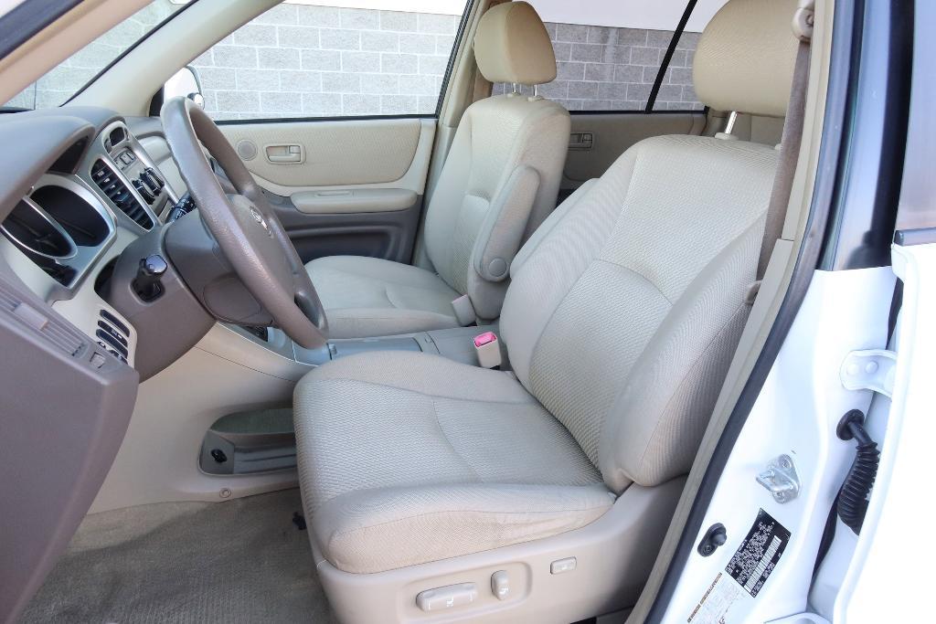 used 2005 Toyota Highlander car, priced at $7,888