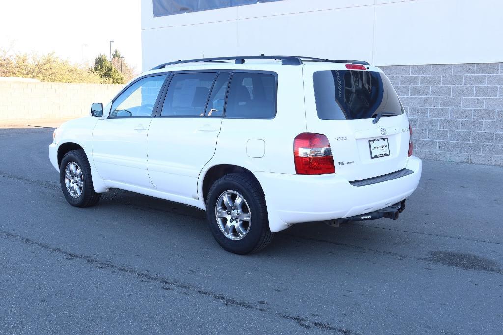 used 2005 Toyota Highlander car, priced at $7,888