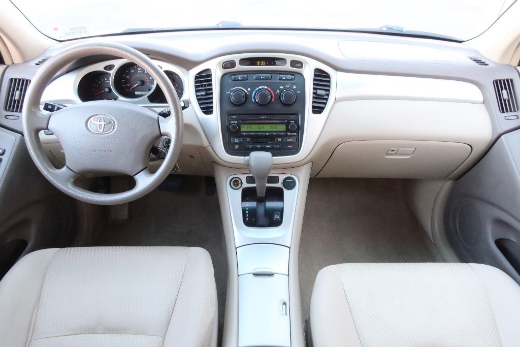 used 2005 Toyota Highlander car, priced at $7,888