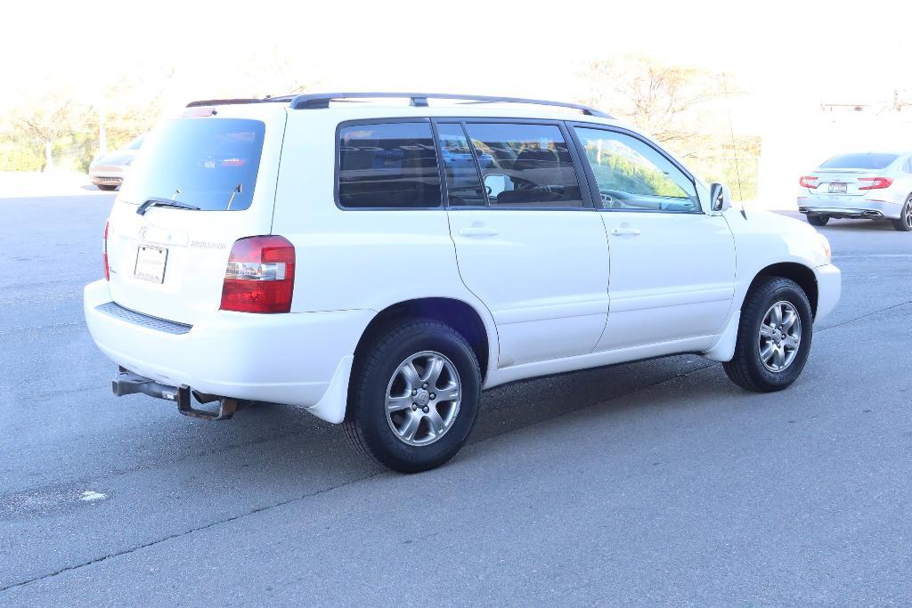 used 2005 Toyota Highlander car, priced at $7,888