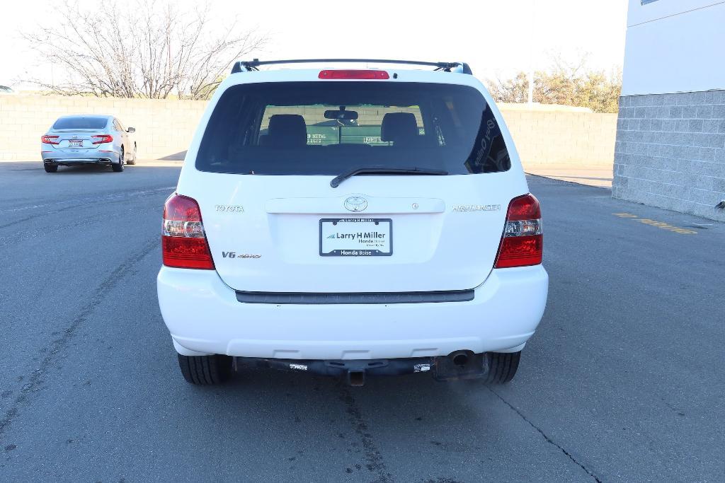 used 2005 Toyota Highlander car, priced at $7,888
