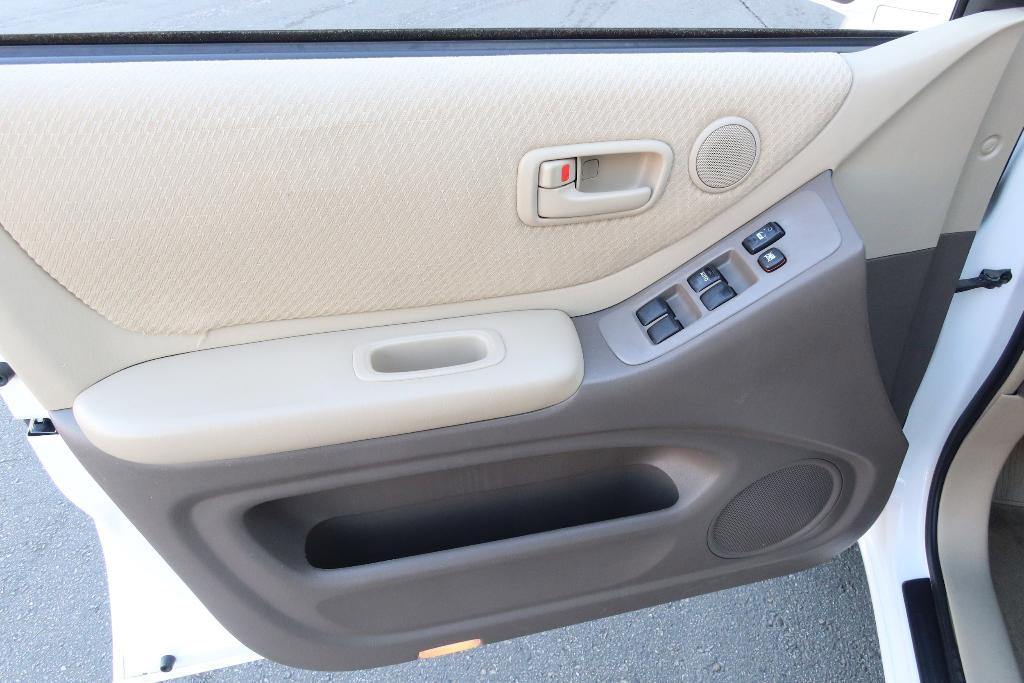 used 2005 Toyota Highlander car, priced at $7,888