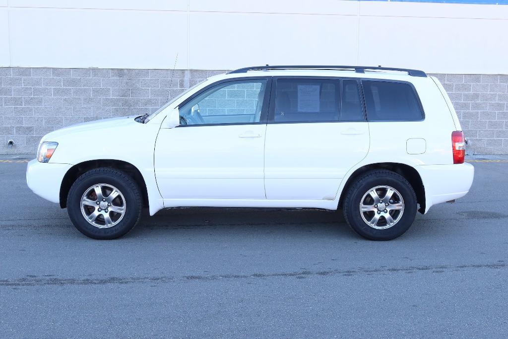 used 2005 Toyota Highlander car, priced at $7,888