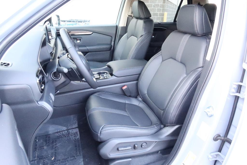 new 2025 Honda Pilot car, priced at $51,550