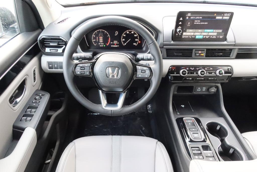 new 2025 Honda Pilot car, priced at $51,550