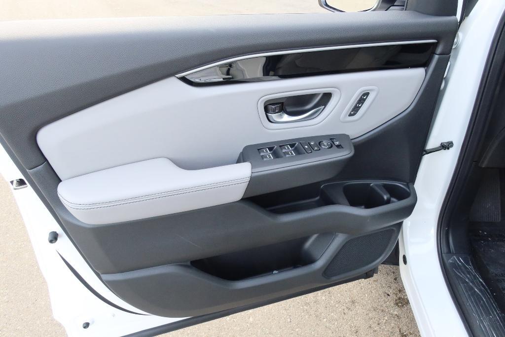 new 2025 Honda Pilot car, priced at $51,550