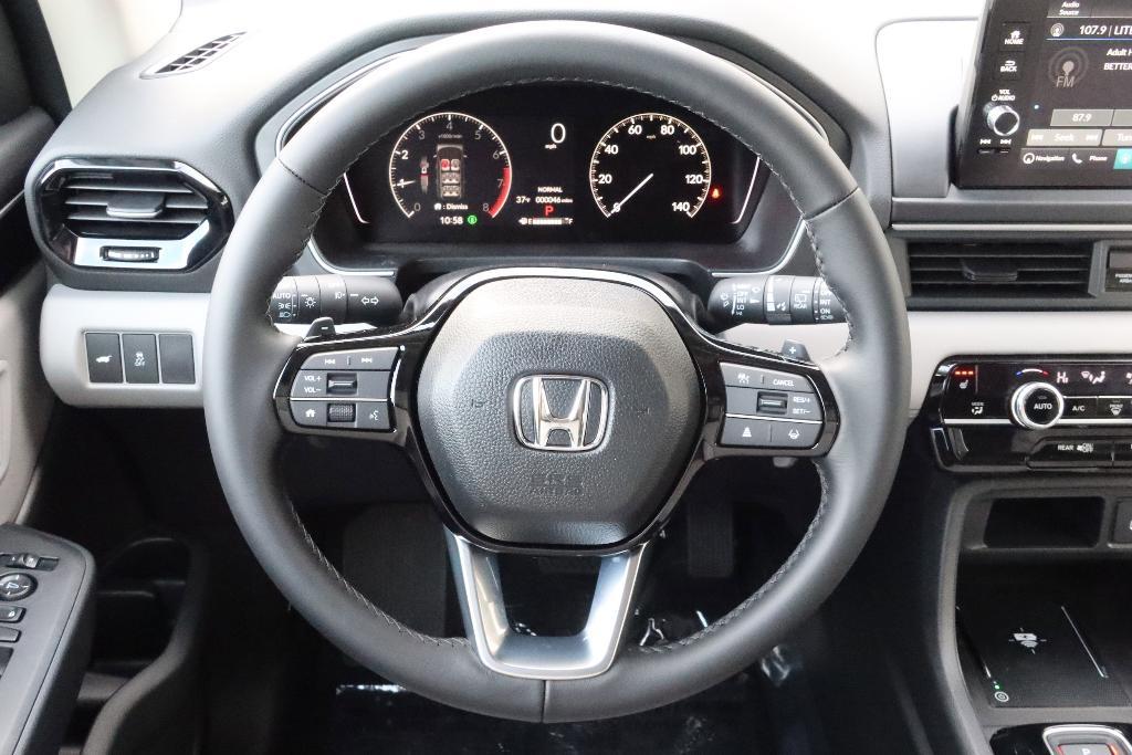 new 2025 Honda Pilot car, priced at $51,550