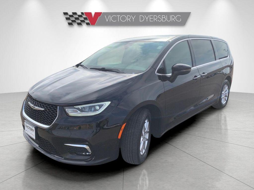 used 2025 Chrysler Pacifica car, priced at $31,988