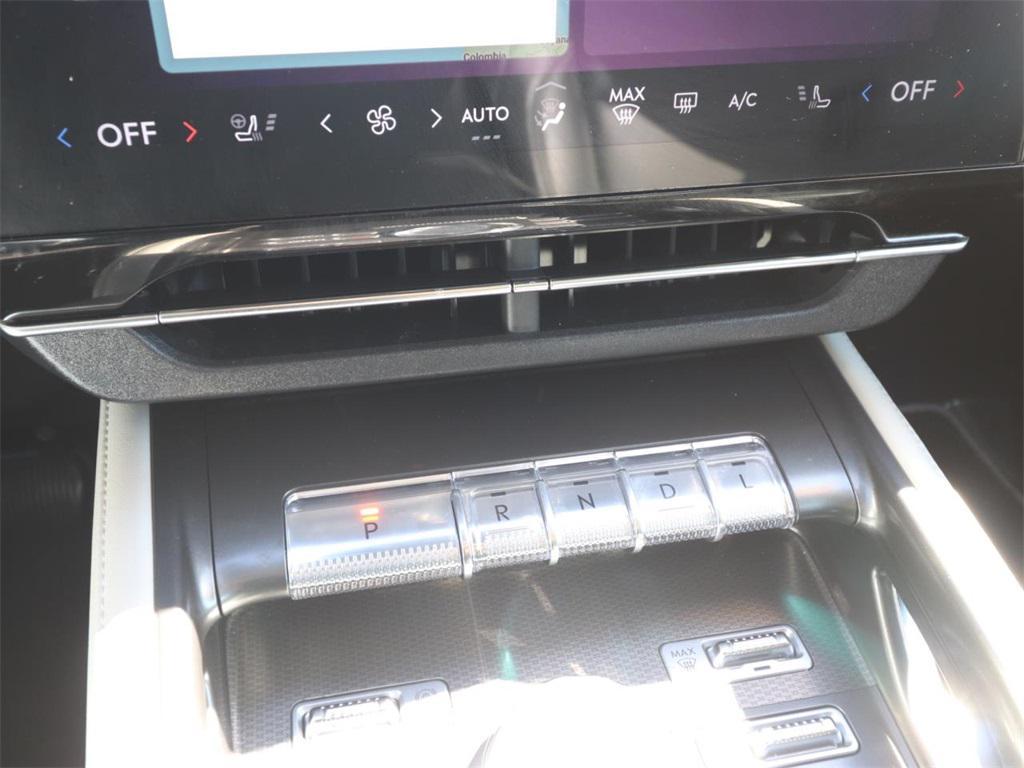 used 2025 Lincoln Nautilus car, priced at $50,929