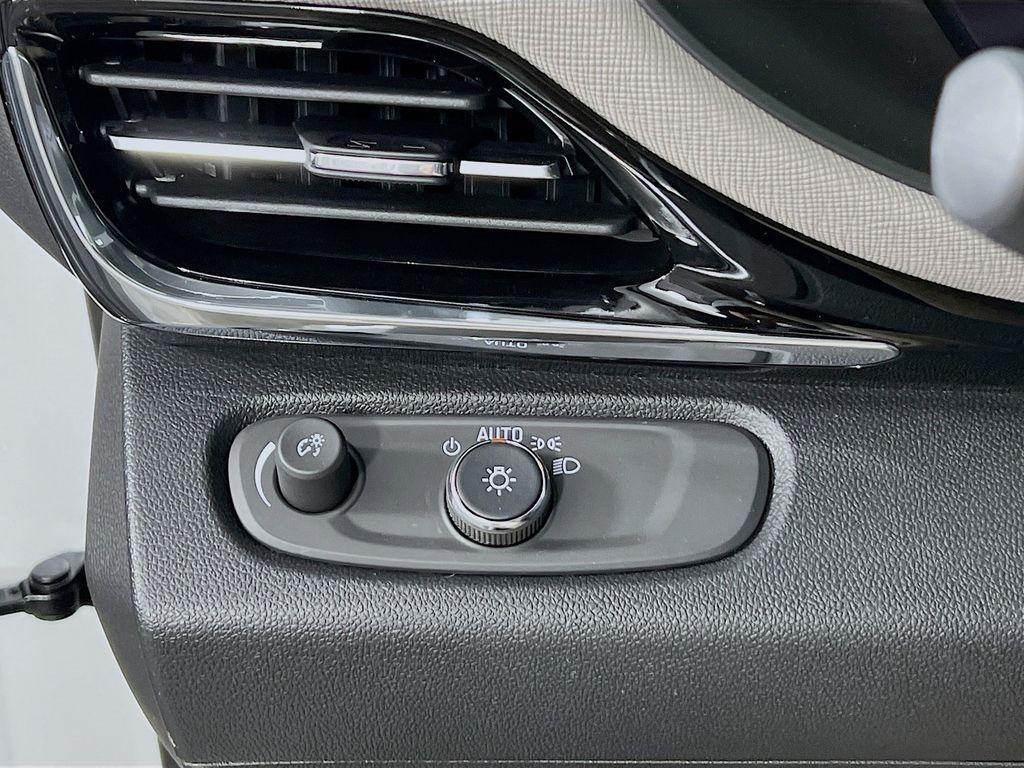 new 2025 Buick Envista car, priced at $28,676