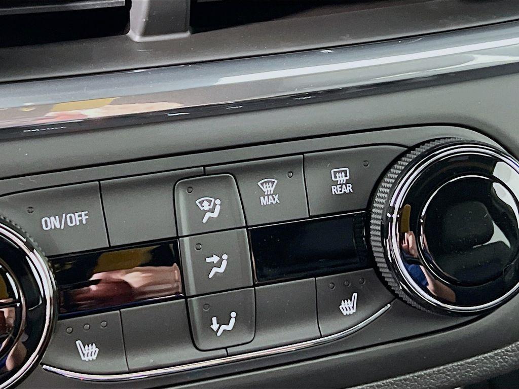 new 2025 Buick Envista car, priced at $23,631