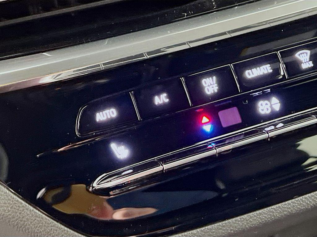 new 2025 Buick Envista car, priced at $28,130