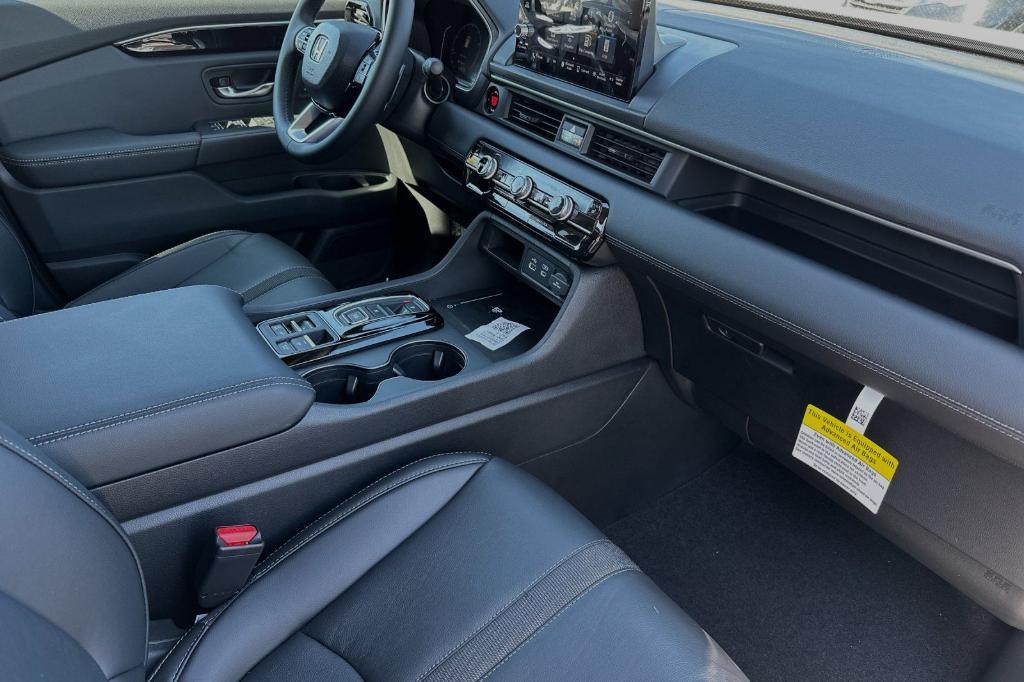 new 2025 Honda Pilot car, priced at $47,095