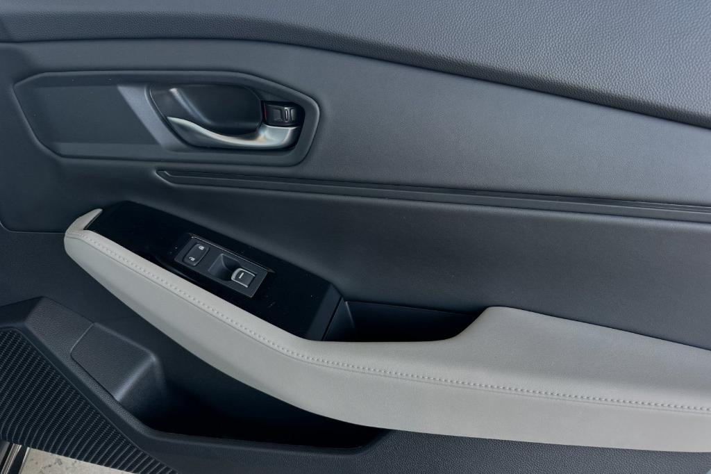 new 2025 Honda Accord Hybrid car, priced at $40,950