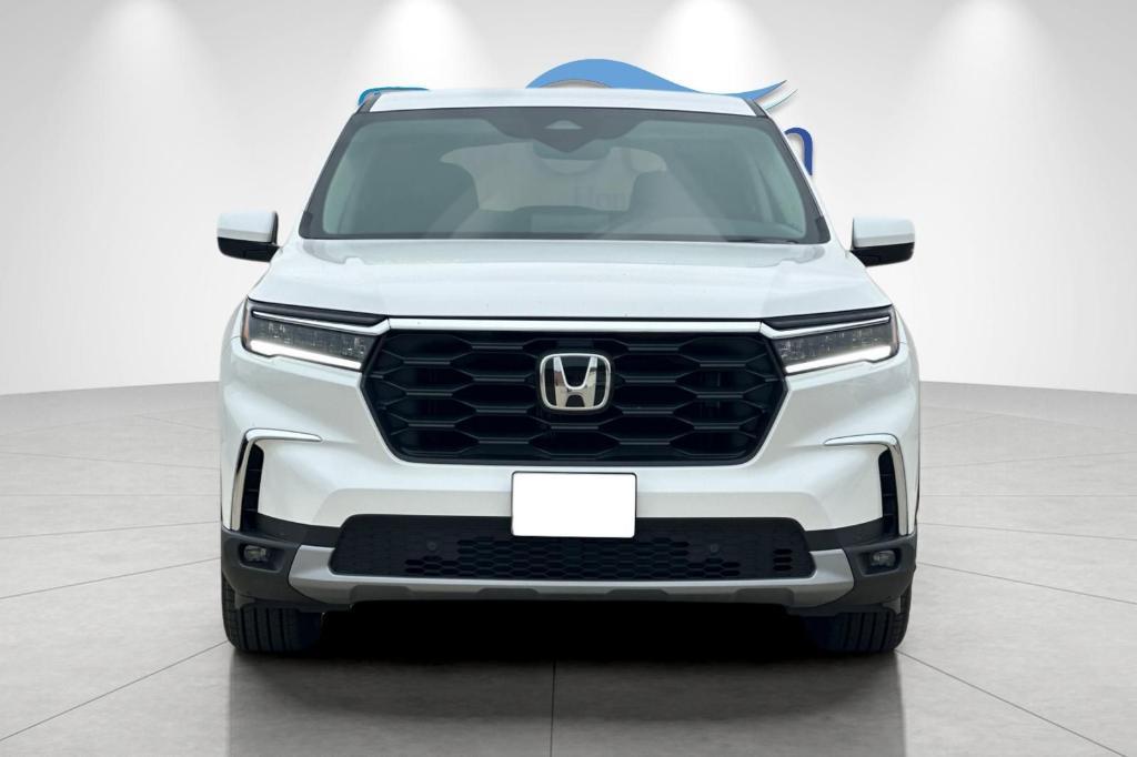new 2025 Honda Pilot car, priced at $48,280