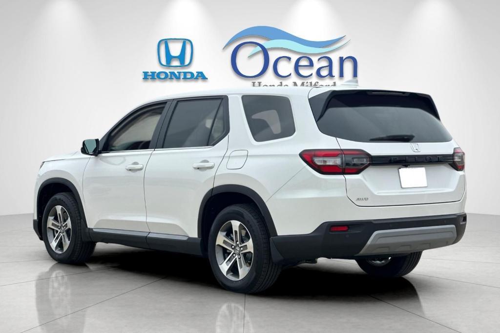 new 2025 Honda Pilot car, priced at $48,280