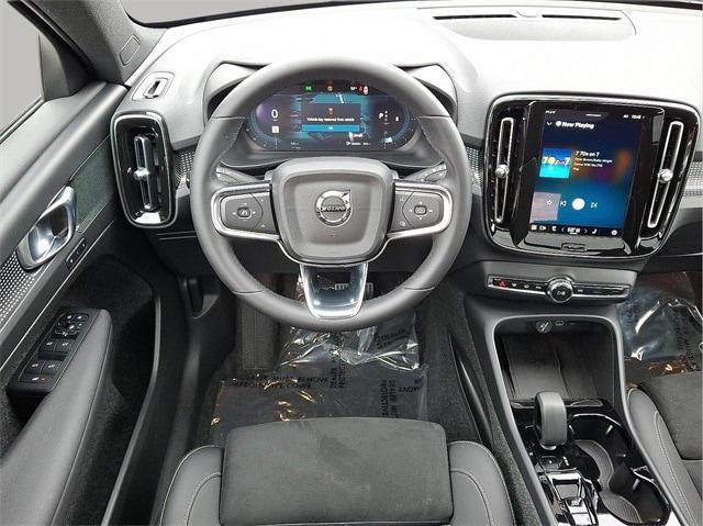 used 2025 Volvo XC40 car
