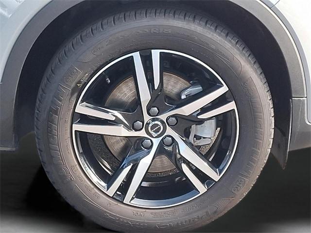 used 2025 Volvo XC40 car, priced at $28,888