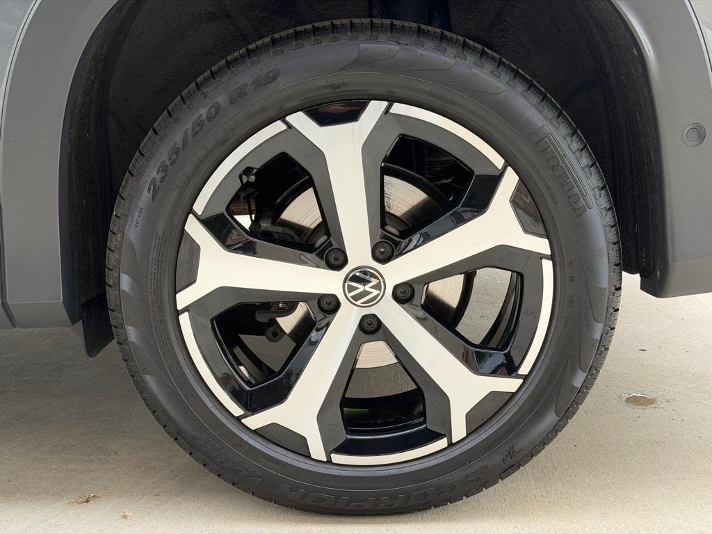 used 2025 Volkswagen Tiguan car, priced at $31,718