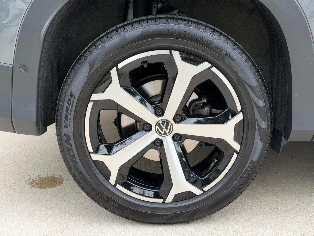 used 2025 Volkswagen Tiguan car, priced at $31,718