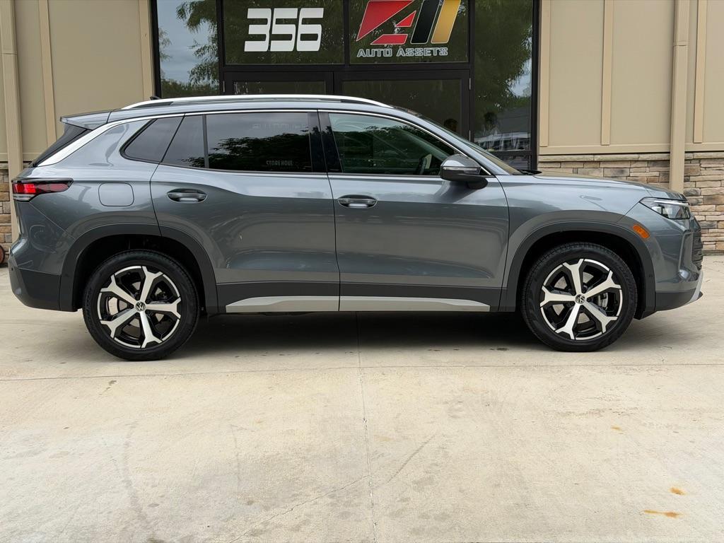 used 2025 Volkswagen Tiguan car, priced at $31,718