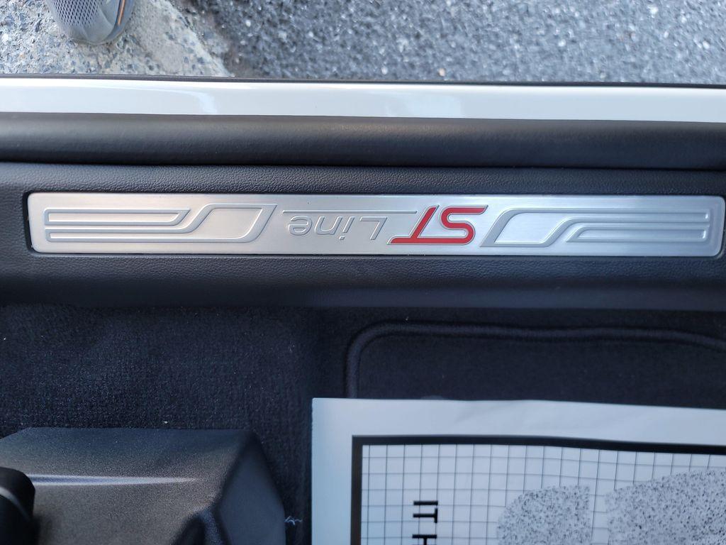 new 2025 Ford Explorer car, priced at $48,529