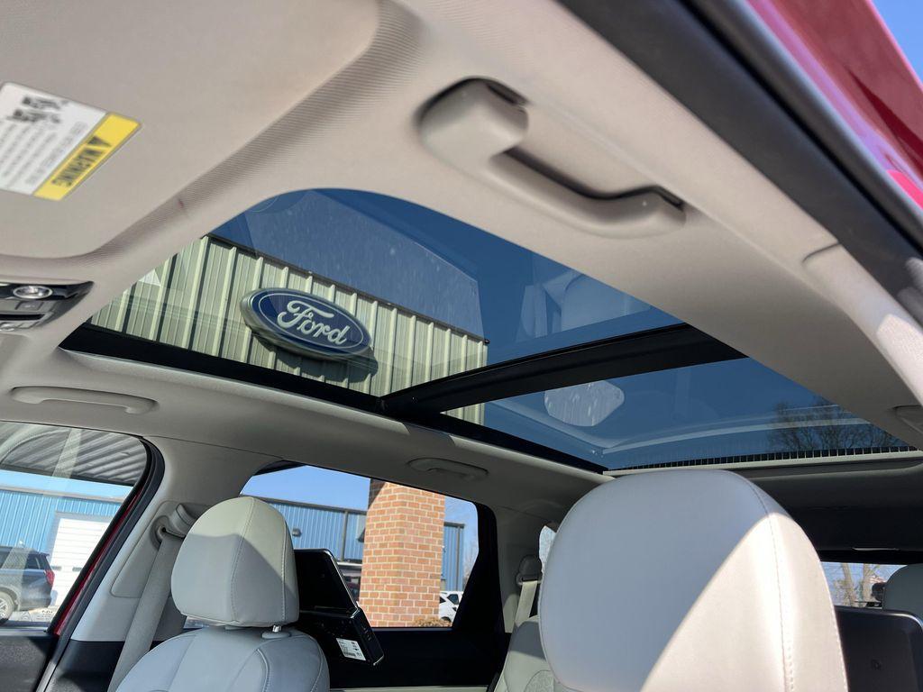 used 2022 Kia Sorento Plug-In Hybrid car, priced at $27,982