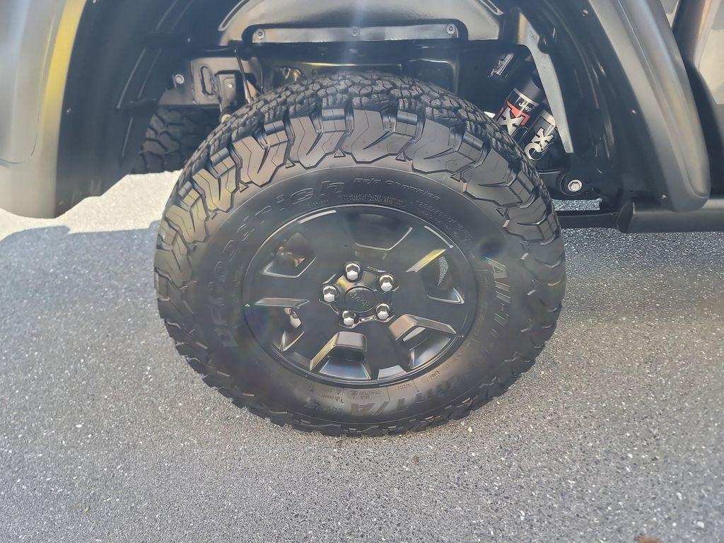 used 2021 Jeep Gladiator car, priced at $33,982