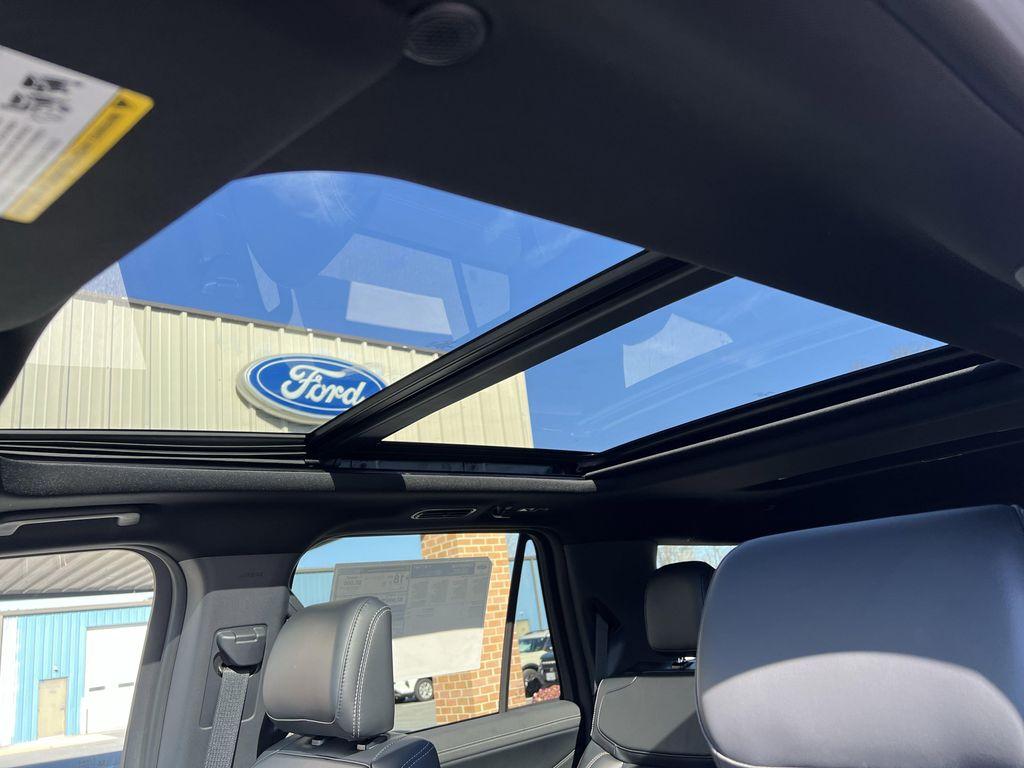 new 2025 Ford Expedition car, priced at $79,039