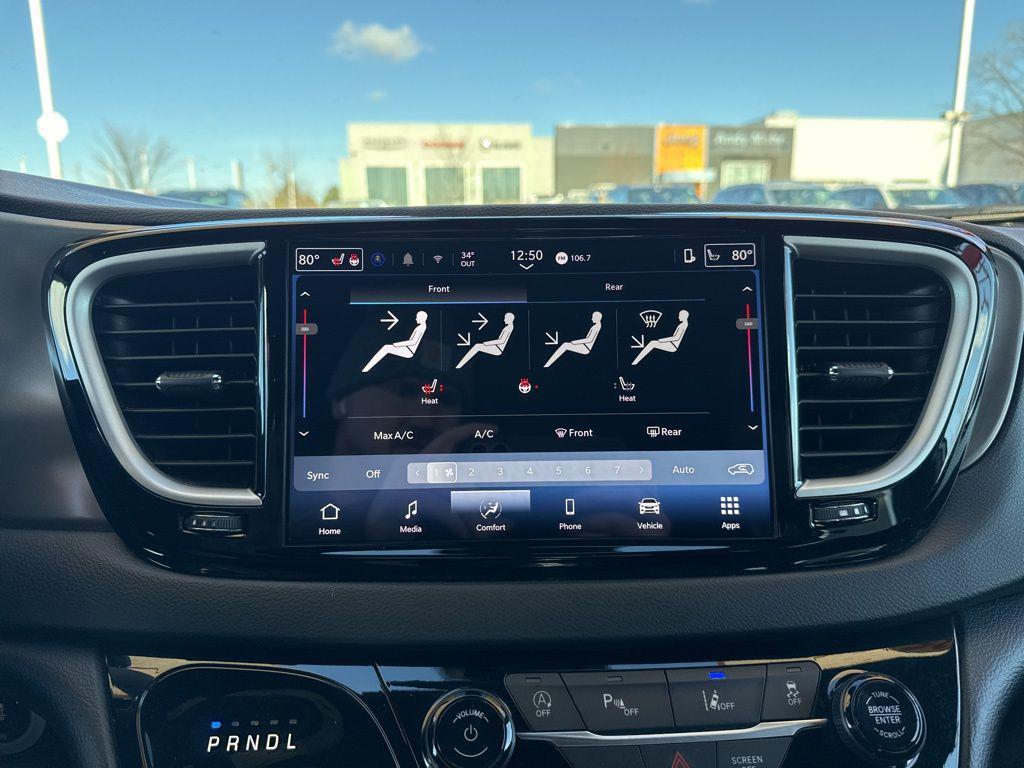 used 2025 Chrysler Pacifica car, priced at $29,155