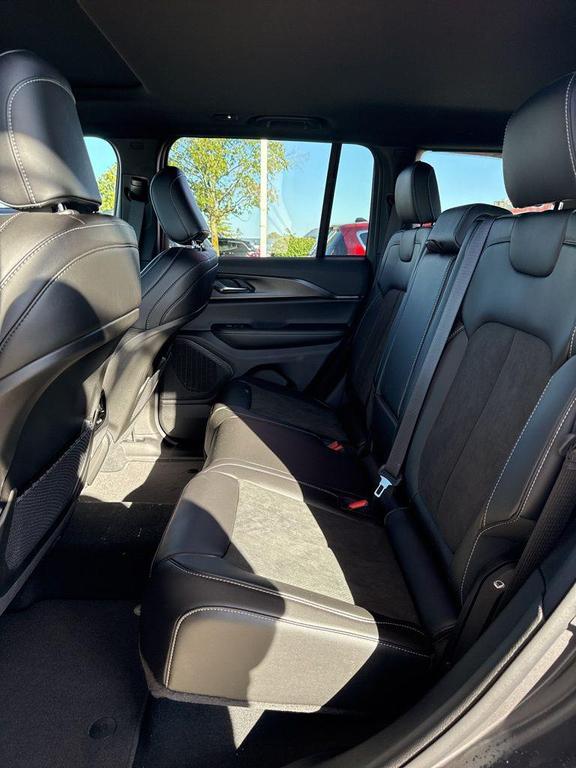 new 2025 Jeep Grand Cherokee car, priced at $42,870