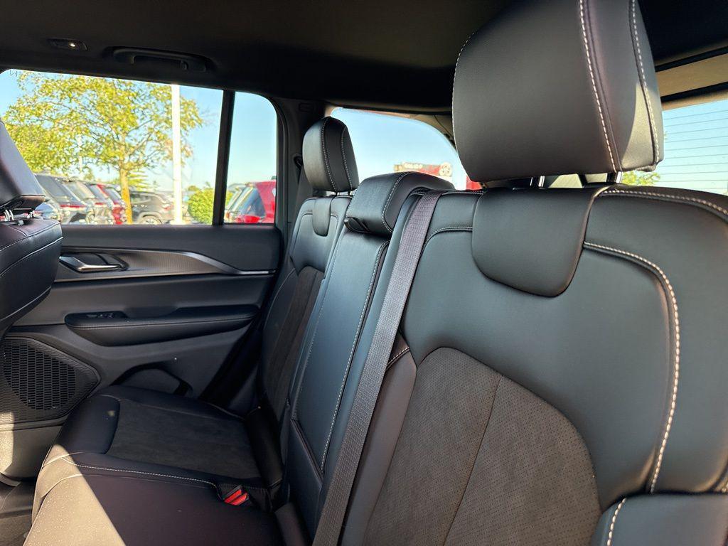 new 2025 Jeep Grand Cherokee car, priced at $42,870