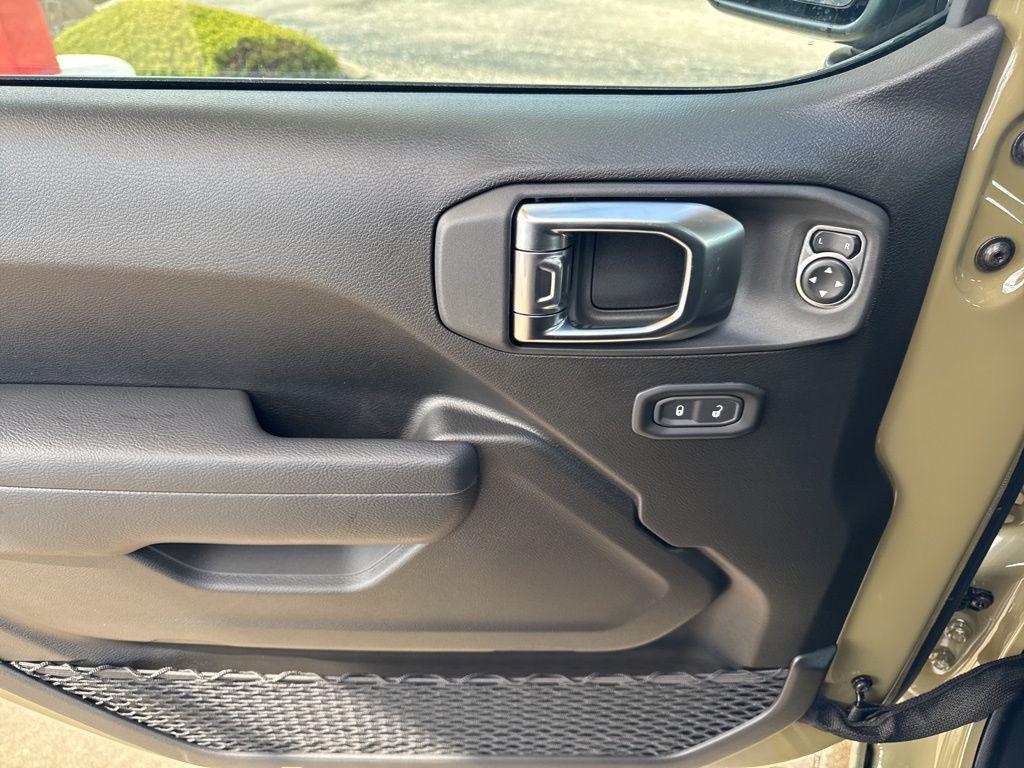 new 2025 Jeep Gladiator car, priced at $44,902