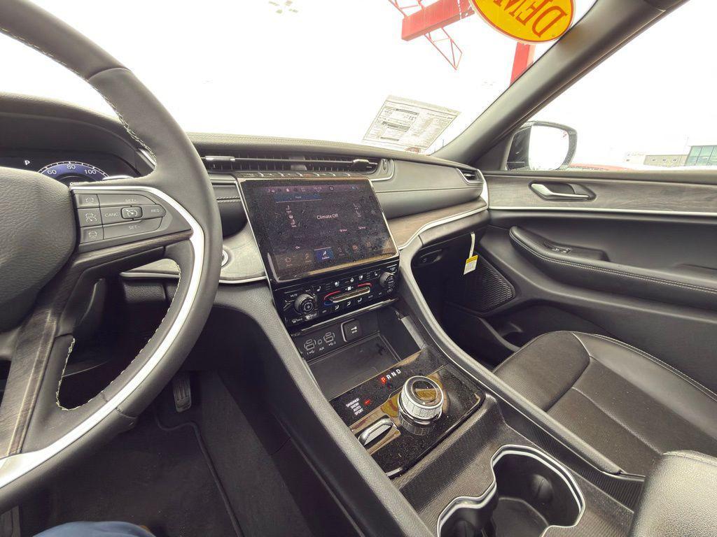 new 2025 Jeep Grand Cherokee L car, priced at $45,989