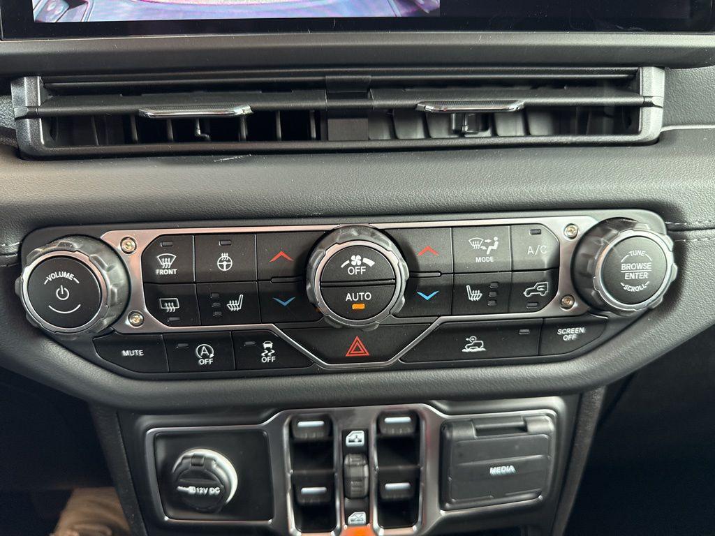 new 2025 Jeep Gladiator car, priced at $44,191