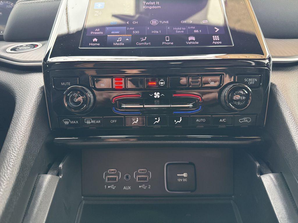 new 2025 Jeep Grand Cherokee car, priced at $47,870