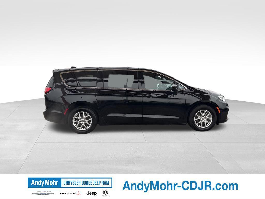 used 2025 Chrysler Pacifica car, priced at $27,755
