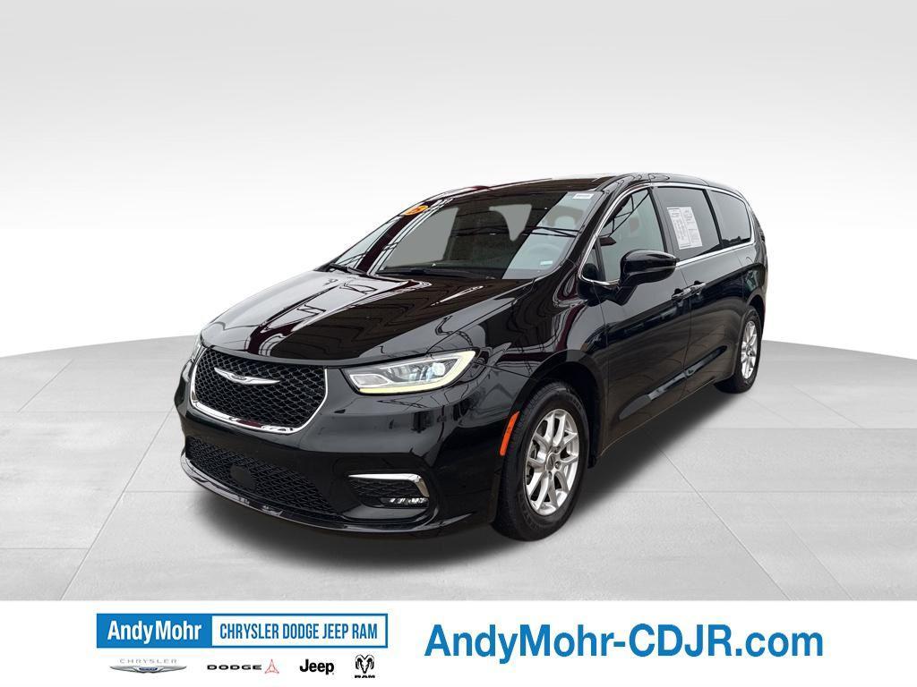 used 2025 Chrysler Pacifica car, priced at $27,755
