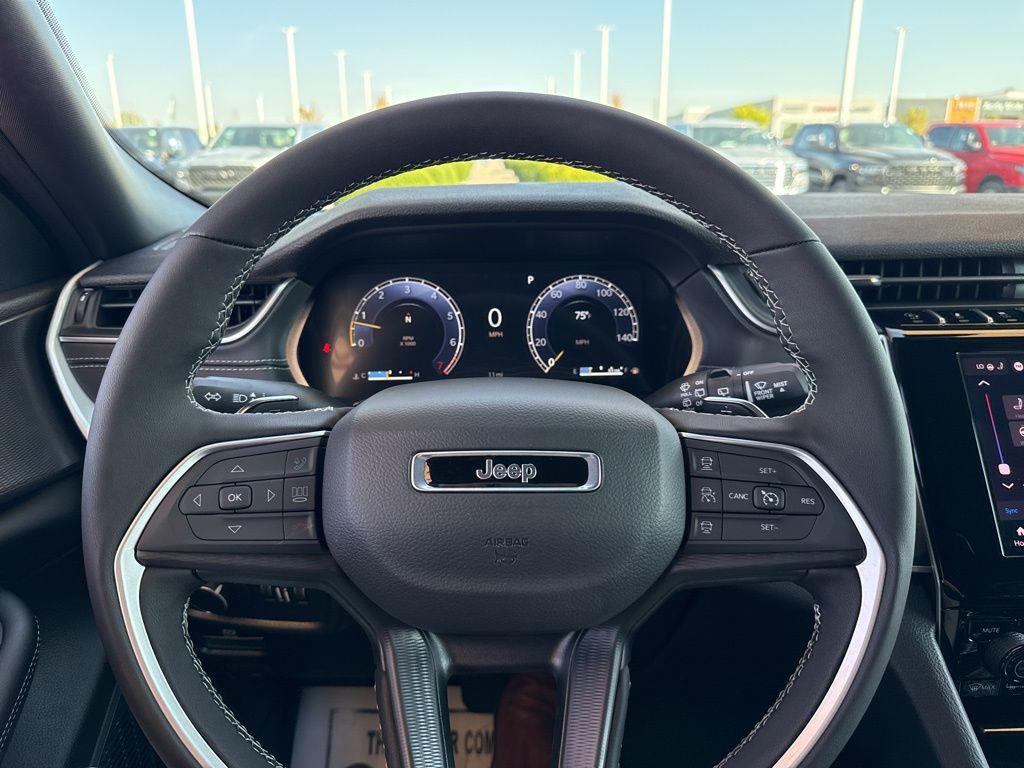 new 2025 Jeep Grand Cherokee car, priced at $47,275