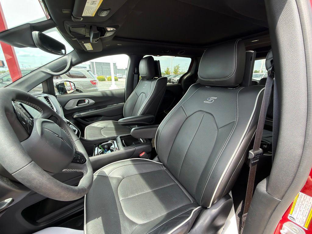 used 2025 Chrysler Pacifica car, priced at $44,655