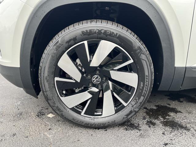 new 2026 Volkswagen Atlas Cross Sport car, priced at $43,456