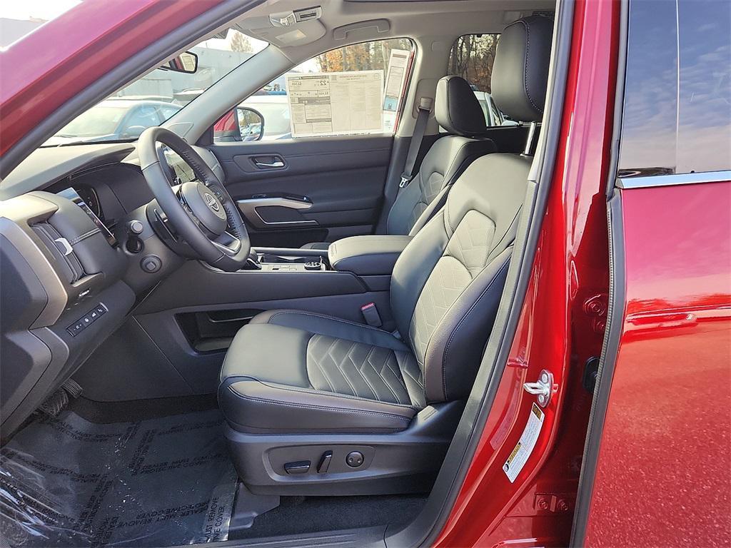 new 2025 Nissan Pathfinder car, priced at $43,877