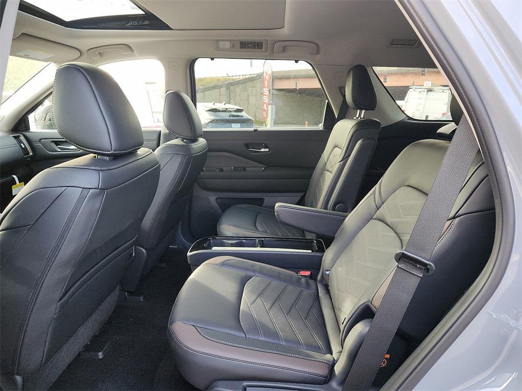 new 2025 Nissan Pathfinder car, priced at $44,786