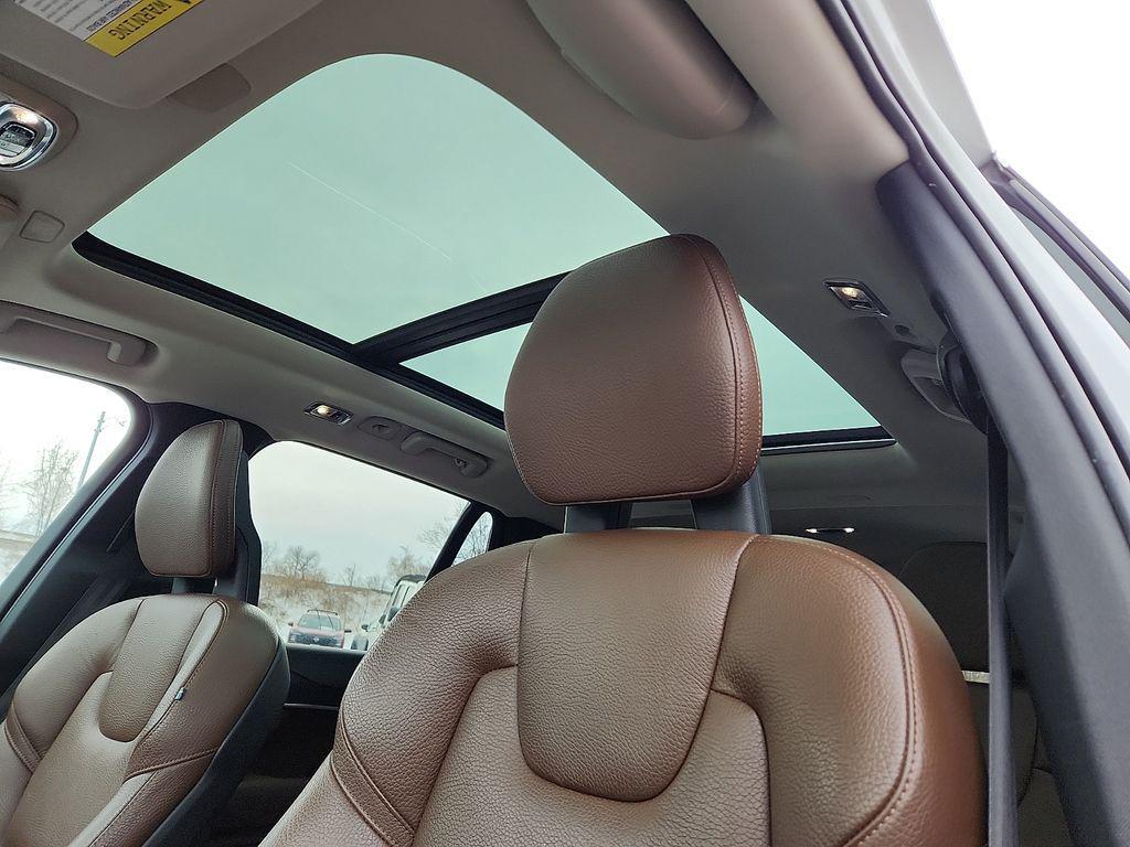 used 2020 Volvo XC90 car, priced at $19,444