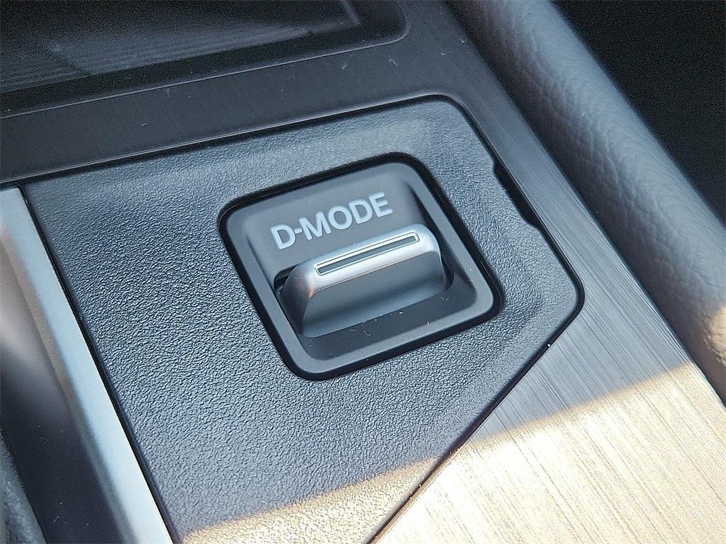 new 2025 Nissan Kicks car, priced at $24,493