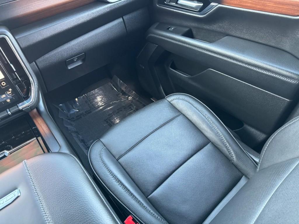 used 2025 GMC Yukon XL car, priced at $70,900