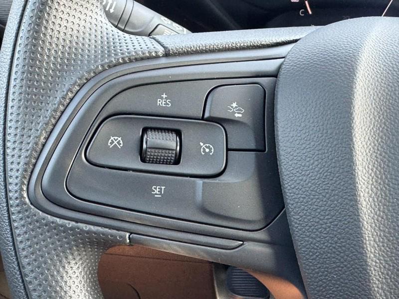 new 2025 Buick Envista car, priced at $23,035