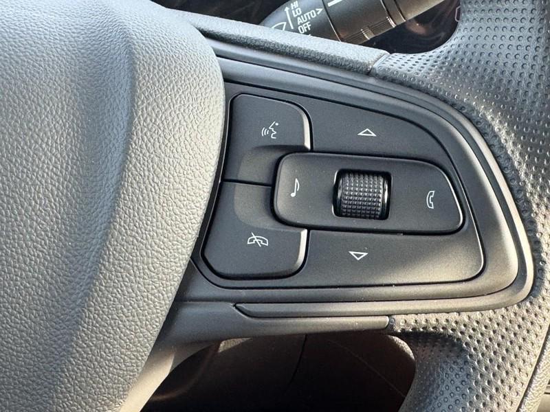 new 2025 Buick Envista car, priced at $23,035